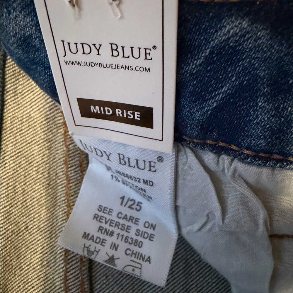 Judy Blue Mid Rise Medium
Wash Distressed Released Hem Bootcut - Picture 4 of 16